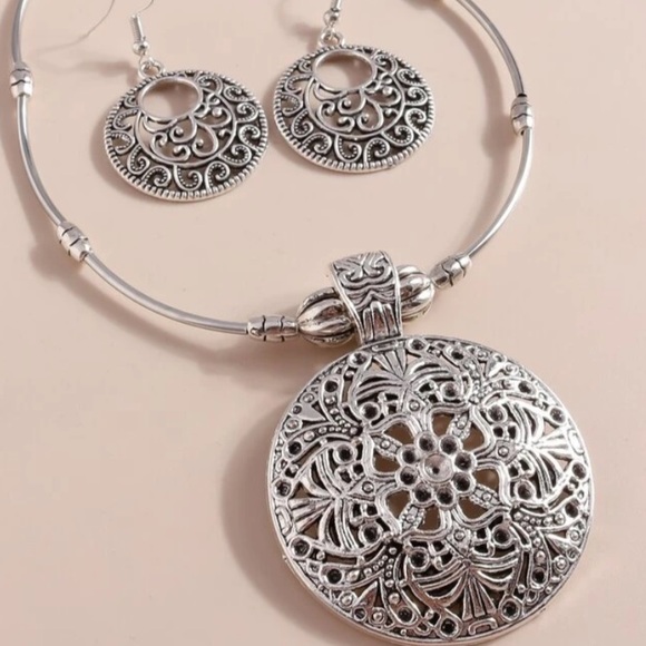 NWT Gorgeous Jewelry Set - Picture 5 of 5